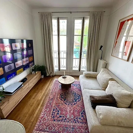 Bright & Cozy With Balcony Apartamento París
