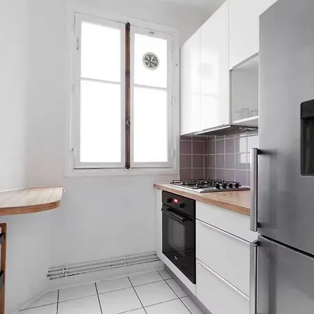 Bright & Cozy With Balcony פריז